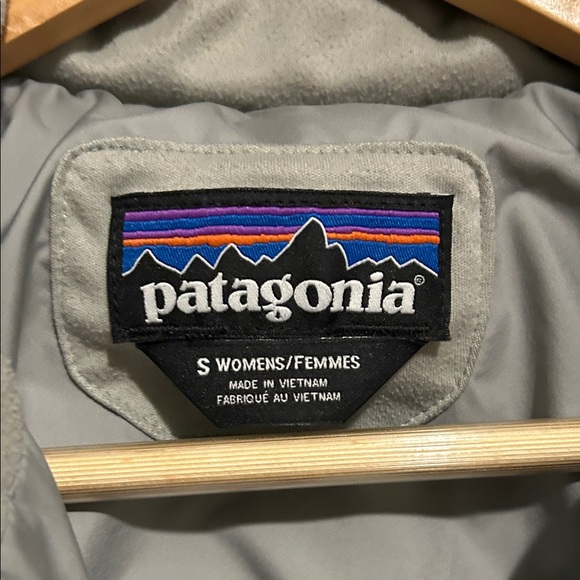 Patagonia Women's Silver Puffer Coat - Picture 3 of 8